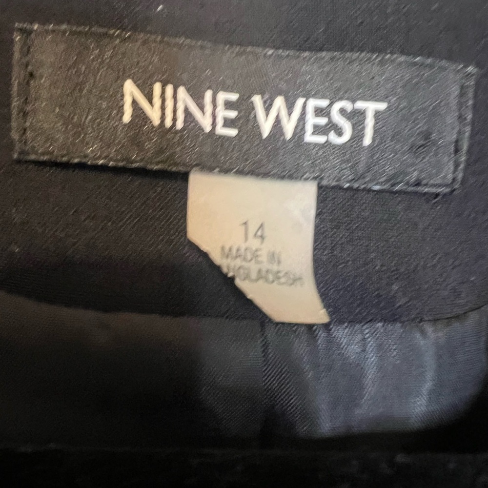 Nine West Black Open Front Women's Blazer with metal detailing. Size 14 - Picture 3 of 5